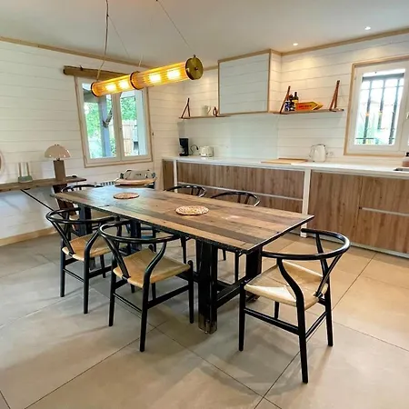 Ideal House For Family Vacations, Peaceful Setting 別荘 *